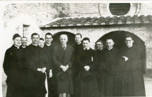 Allievi del 1943 con il Professor JOSI ad Assisi